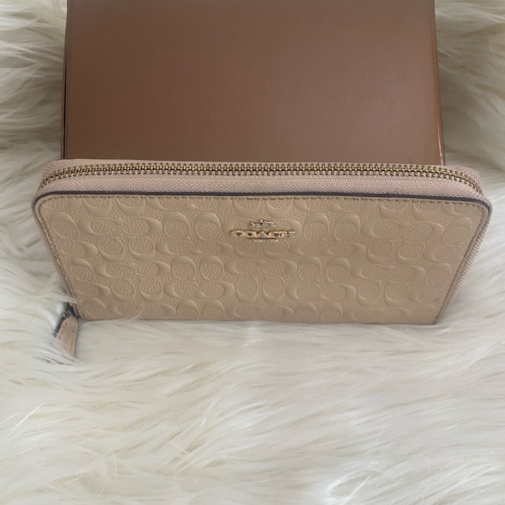 Coach Zippy Wallet - Picture 2 of 4